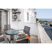 #034 Flat Near OldTown and Beach by Home Holidays