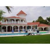 3BR Villa with VIP Access - All Inclusive Program with Alcohol Included.