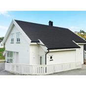 8 person holiday home in Auklandshamn