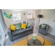 A Stylishly Renovated 2BR 4 BDS Flat Opposite Hospital Wi-Fi & Parking