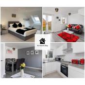 Air Host and Stay - Brand new 3 bedroom house sleeps 7 minutes from LFC and city centre ref27