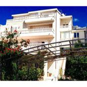 Apartments with a parking space Makarska - 20436