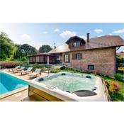 Awesome home in Ludbreg with 6 Bedrooms, Outdoor swimming pool and Heated swimming pool