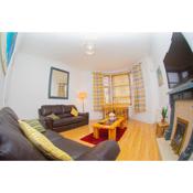 Bright and Airy 2BR Flat