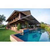 Chalala Tropical Villa with 18m Natural Swimming Pool