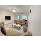 Cosy and Spacious 4 bedroom Gem in Watford