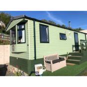 Cosy holiday caravan minutes from the beach