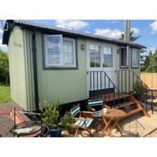 Cotswold shepherd hut with hot tub and sauna Dog friendly