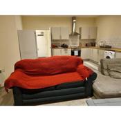 Fabulous Home from Home - Central Long Eaton - Lovely Short-Stay Apartment - HIGH SPEED FIBRE OPTIC BROADBAND INTERNET - HIGH SPEED STREAMING POSSIBLE Suitable for working from home and students Very Spacious FREE PARKING nearby