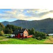 Gemütliche Hütte direkt am Fjord