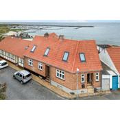 Great Holiday Home With Beautiful Sea Views From All Rooms