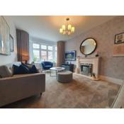 Luxury 4 - Stylish Haven Modern 4-Bedroom Retreat in South Luton with Convenient Parking and Easy Access to Town Center
