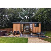 Luxury Shepherd's Hut in Private Orchard w/Hot-tub