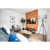 Luxury Three Bed House - Parking - Garden - Netflix - Smart TV - Interior Designed