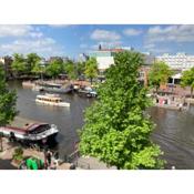 Petite city center loft on Amstel river