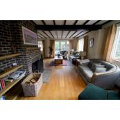 Picturesque & Idyllic 4 Bedroom Cottage Newchapel