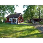 Renoviertes Ferienhaus in Uvanå mit Terrasse, Garten und Grill