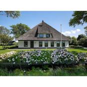 Spacious and sustainable farmhouse in Heiloo with large garden