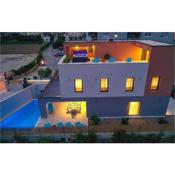 Stunning home in Trogir with Jacuzzi, 4 Bedrooms and Outdoor swimming pool