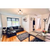 Urban Bliss Stylish Townhouse with Free Parking for a Convenient City Stay