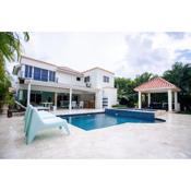 Villa impecable con piscina privada en Juan Dolio
