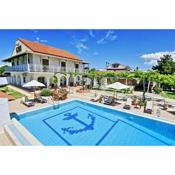Villa Paradiso: Near beach, superb pool and garden