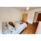 1 Bedroom City Centre Apartment - Sleeps 4 Free Parking