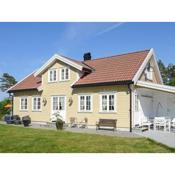 10 person holiday home in Kongshavn
