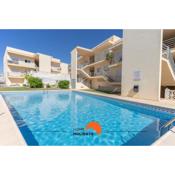 #100 Palmeira Flat with Shared Pool by Home Holidays