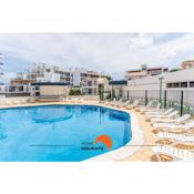 #169 Medronheira Flat with pool by HomeHolidays
