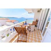 2 bedrooms appartement with sea view furnished balcony and wifi at Martinscica