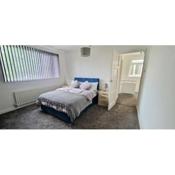2Bed house near NEC Airport 14 night minimum stay