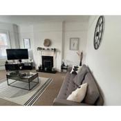 3 bed flat+parking- by beaches