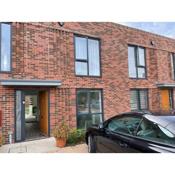 3 bedroom house in Bricketwood St Albans