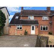 4 bedroom house walking distance to Silverstone C