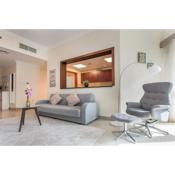 50% DISCOUNT GIVEN! 2 bedrooms in heart of Marina