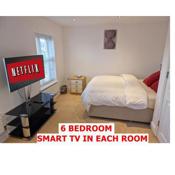 6 Bedroom House With Smart Tv in each Room & Free Parking