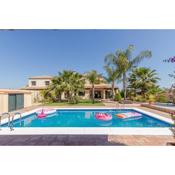 797 Holiday Rentals- VILLA KARMYR- Hermosa villa con piscina y jardin