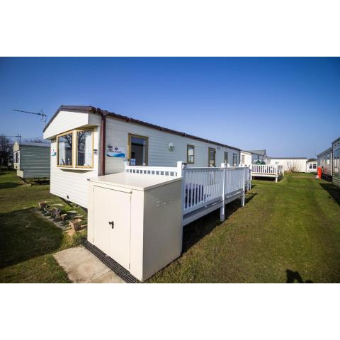 8 Berth Caravan With Decking At Sunnydale In Lincolnshire Ref 35087s