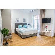 A25 Pristine & Sunny flat with balcony at downtown Athens