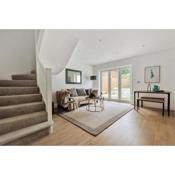 Amazing 3 Bed Interior Designed House with Garden - 114 The Hervey