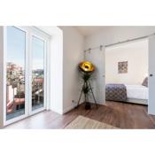 Amazing Downtown Apt with small balcony with view over the castle