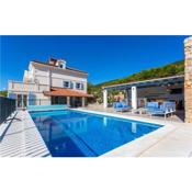 Amazing home in Cres with WiFi, Heated swimming pool and 6 Bedrooms