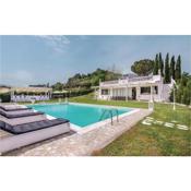 Amazing home in Roma with WiFi and Outdoor swimming pool