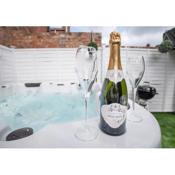 Amberley House - with Hot Tub + Free Parking
