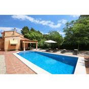 AME447 Chalet con piscina privada 9x5m y jardín vallado