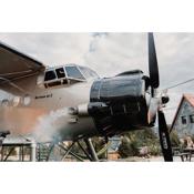 Antonov im Garten – Flugzeug-Ferienwohnung