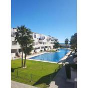 ¡Apartamento con vistas al mar y piscina comunitaria en Residencial Alborada!