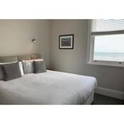 Apartment 18, The Moorings - Right on the front - Beautifully furnished - Light bright and Airy