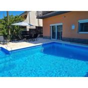 Apartment Gajo with swimming pool near Split